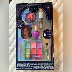 NWT Disney movie Wish cosmetic kit for kids never used or opened